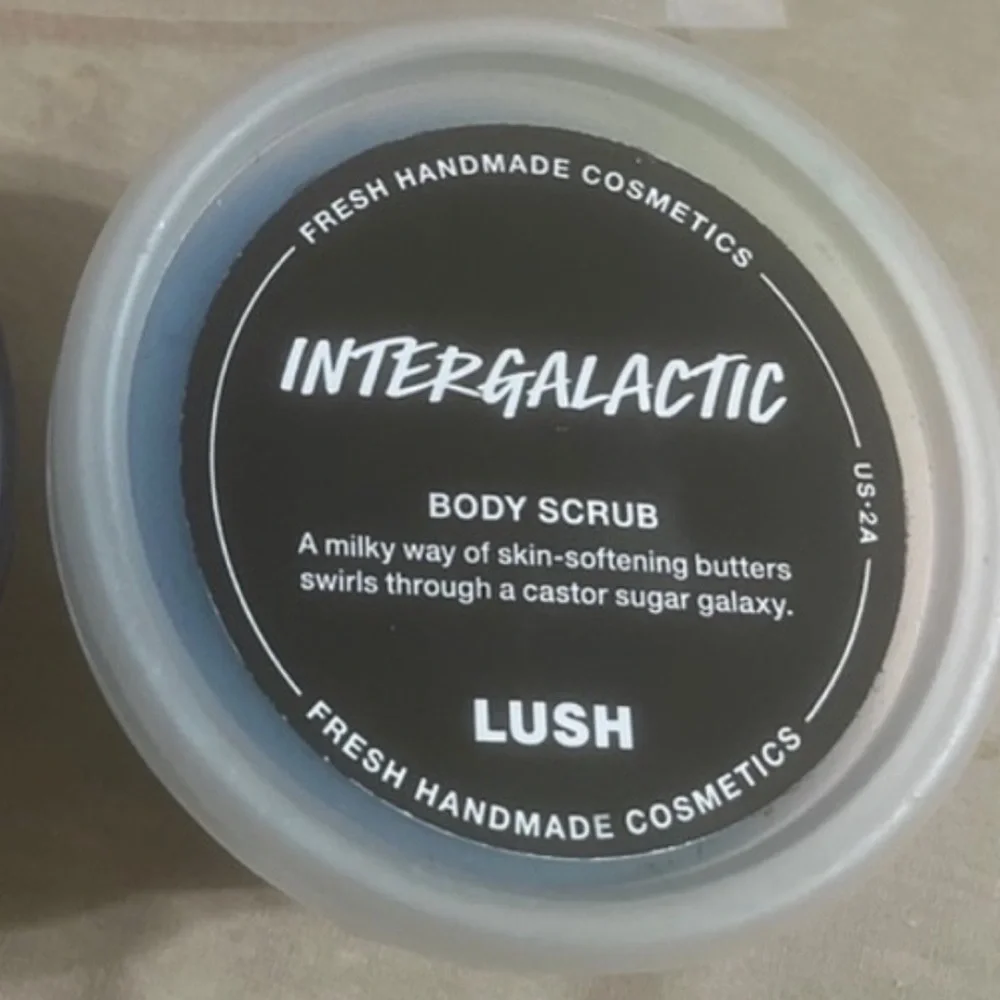 Lush Intergalactic Body Sc rub NEW 4.7 OZ 135G Exp 7/2026 - Picture 2 of 4